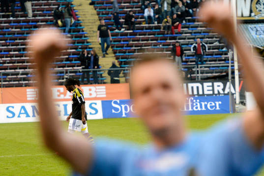 Martin Kayongo Mutumba, AIK deppar i bakgrunden i