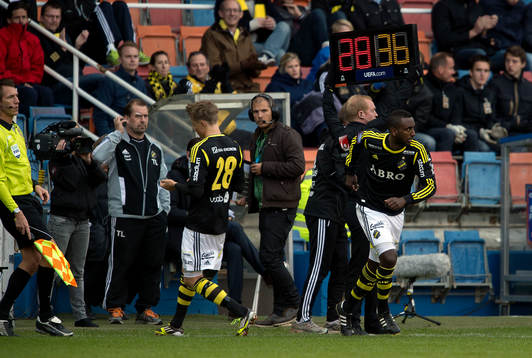Byte där Viktor Lundberg går ut och Henok Goitom, AIK