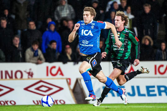 Mikael Boman, Halmstad, jagas av Thommie Persson, Varberg