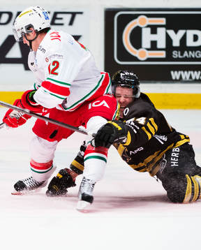 Dave Spina, Modo, hakas av Josh MacNevin, AIK