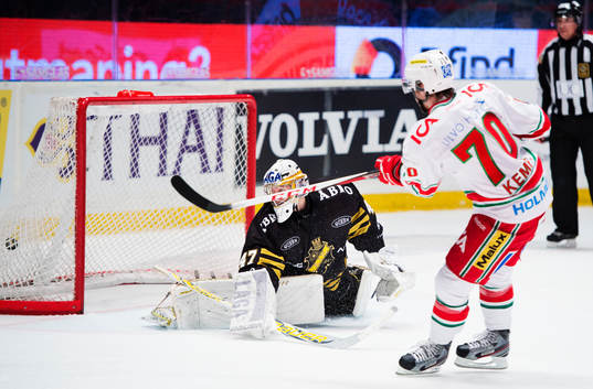 Niklas Lundström, målvakt, AIK, släpper in 0-3 på