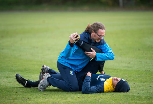 Richard Dahan stretchar Jonas Olsson