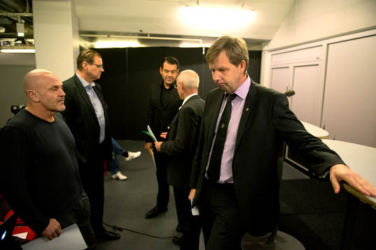 Presskonferens om fakturering av idrottsaktiebolag med