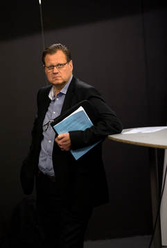 Presskonferens om fakturering av idrottsaktiebolag med