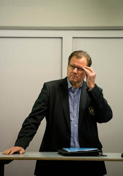 Presskonferens om fakturering av idrottsaktiebolag med