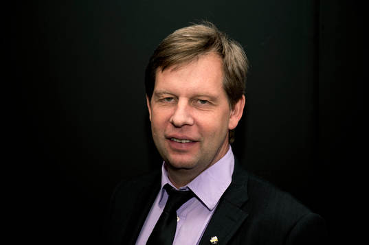 Presskonferens om fakturering av idrottsaktiebolag med