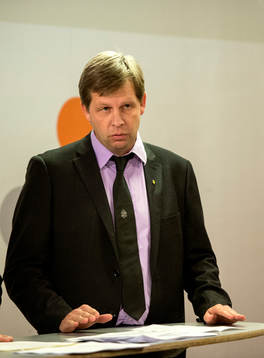 Presskonferens om fakturering av idrottsaktiebolag med