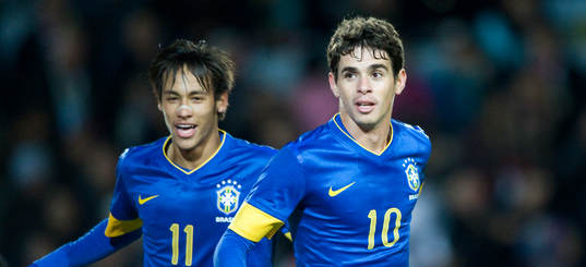 2-0, Oscar, Brasilien, som grattas av Neymar