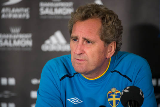 Sverige tränare på Tórsvöllur Stadion. Erik Hamrén,