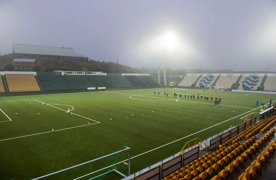 Sverige tränar på Tórsvöllur Stadion
