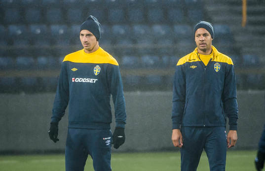 Sverige tränar på Tórsvöllur Stadion. Zlatan