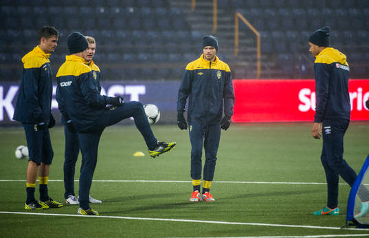 Sverige tränar på Tórsvöllur Stadion. Marcus Berg