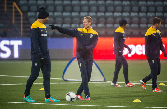 Sverige tränar på Tórsvöllur Stadion. Zlatan
