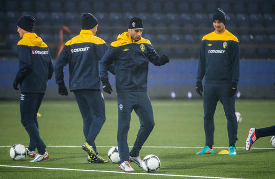Sverige tränar på Tórsvöllur Stadion. Behrang Safari
