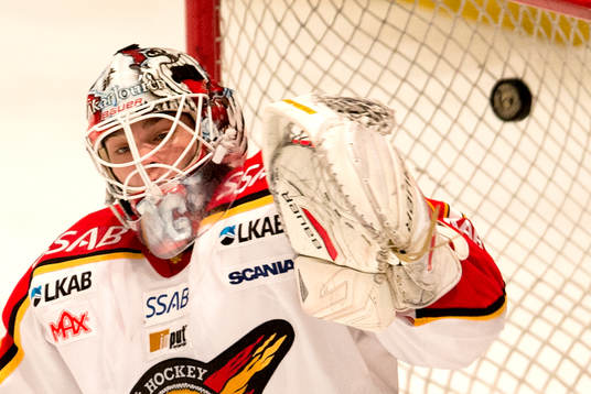 Johan Gustafsson, målvakt Luleå släpper in 1-0 målet