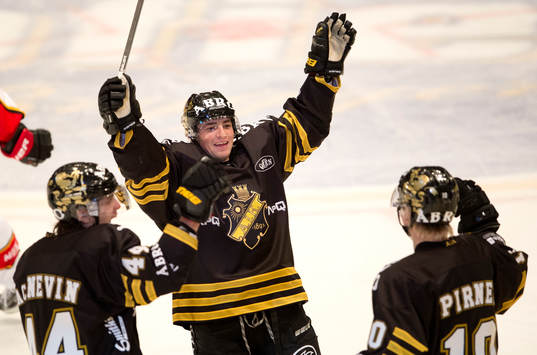 Esa Pirnes, AIK gratuleras