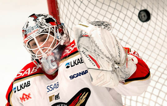 Johan Gustafsson, målvakt Luleå släpper in 1-0 målet