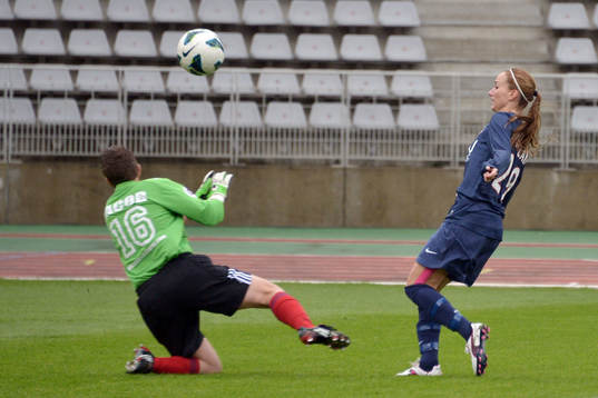 Kosovare ASLLANI  gör mål för PSG
