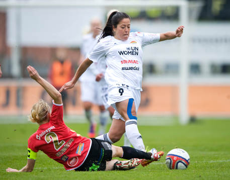 Madelaine Edlund, Tyresö, stoppas av Sif Atladottir,