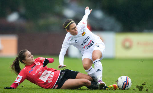 Veronica Boquete, Tyresö, stoppas av Elena Sadiku,