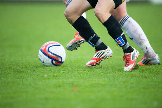 Fot, fötter, gräsmatta, fotboll