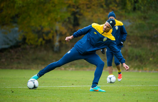 Mattias Ranegie sträcker sig