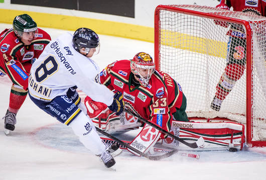 Rhett Rakhshani, HV71, är nära att göra mål bakom