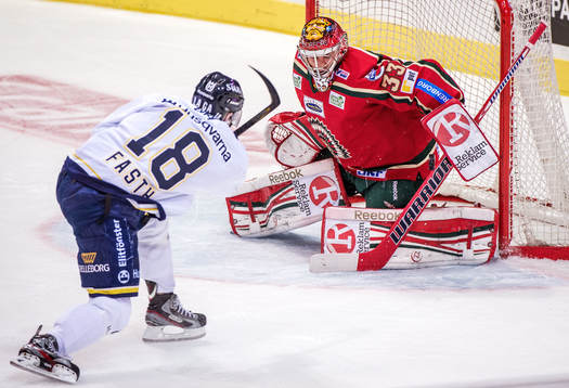 Jesper Fasth, HV71, bränner av ett skott som Julius