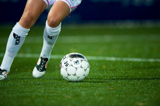 Fotboll, gräs, konstgräs, fot, fötter, fotbollsskor,