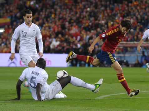 sakho roba balon a fabregas, calderon, clasificacion,