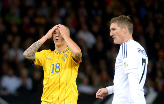 Samuel Holmén, Sverige deppar. Till höger Bastian