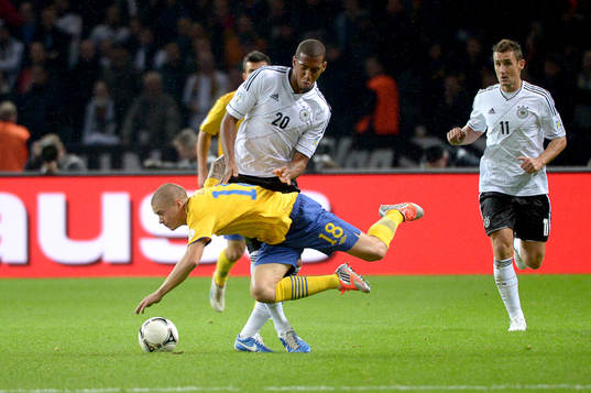 Jerome BOATENG, Tyskland och Samuel Holmén, Sverige. Till