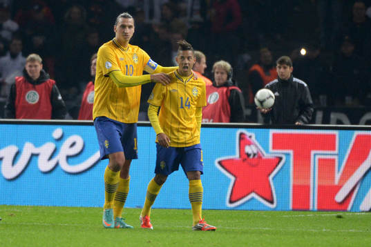 Tobias Sana, Sverige, missar en målchans och Zlatan