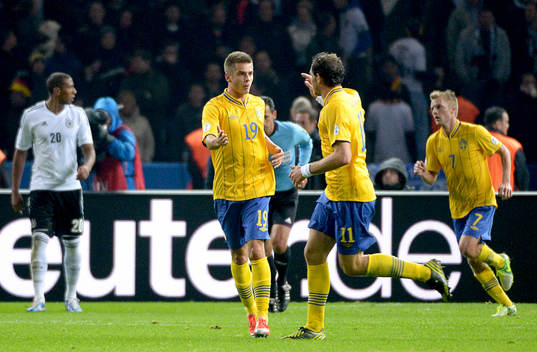 Alexander Kacaniklic, Sverige gratulerar Johan Elmander,