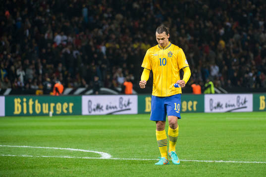 Zlatan Ibrahimovic andas ut 2 sekunder och jublar för sig