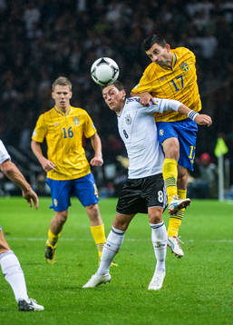 Behrang Safari, Sverige nickar undan bollen ovan Masut