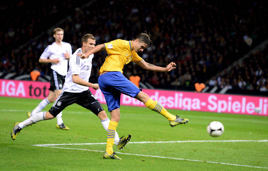 Mikael Lustig, Sverige gör 1-4 målet