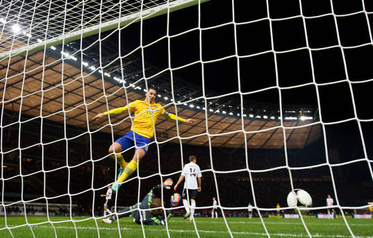 Zlatan Ibrahimovic, Sverige nickar in 4-2