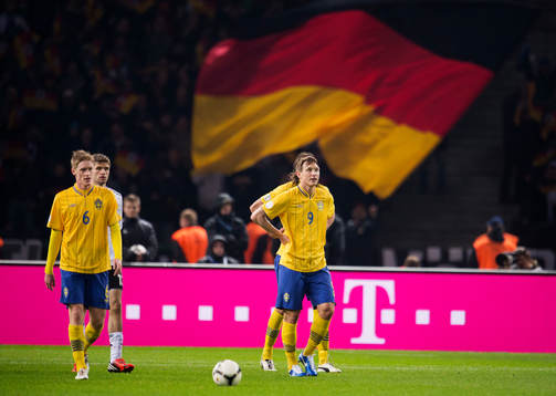 Rasmus Elm, Kim Källström, Sverige har precis släppt in