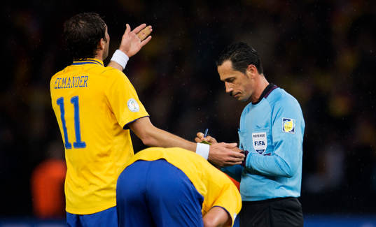 Johan Elmander, Sverige är inte överens med Pedro