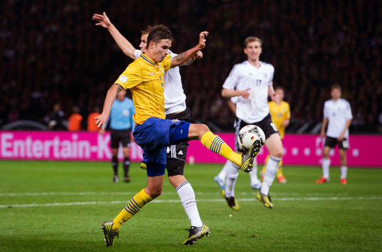 Mikael Lustig, Sverige tar ner bollen och gör 4-2