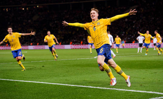 Rasmus Elm, Sverige har skjutit in 4-4 och jublar