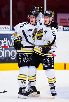 Bröderna Oscar Ahlström och Victor Ahlström, AIK, kramar