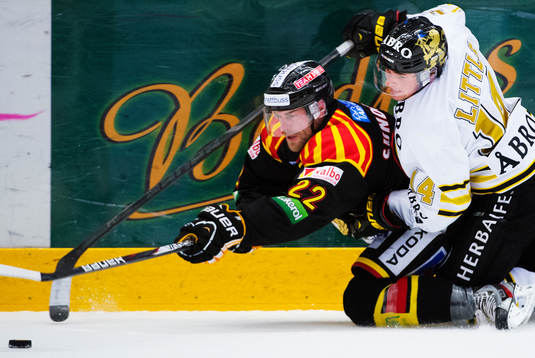 Jörgen Sundqvist, Brynäs, kämpar mot Broc Little, AIK
