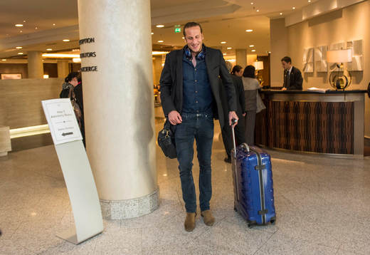 Jonas Olsson lämnar spelar hotellet