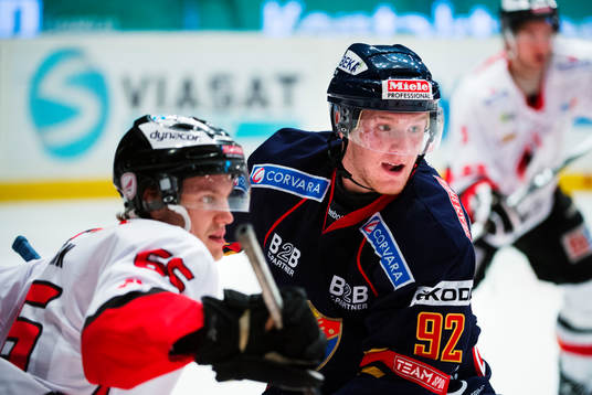 Marcus Wallmark, Karlskrona, kämpar mot Gabriel Landeskog,
