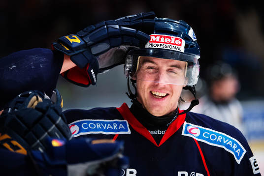 Elias Granath, Djurgården, gratuleras till sitt 2-0-mål