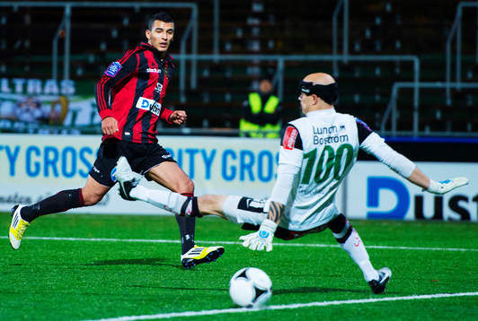 Nabil Bahoui, Brommapojkarna, skjuter in 3-1 bakom Gerhard