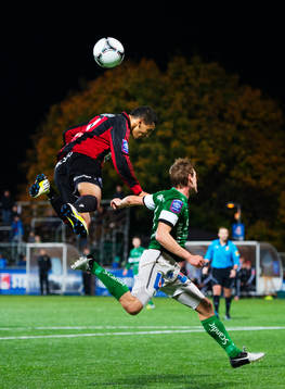 Nabil Bahoui, Brommapojkarna, nickar bollen. Jon Åslund,