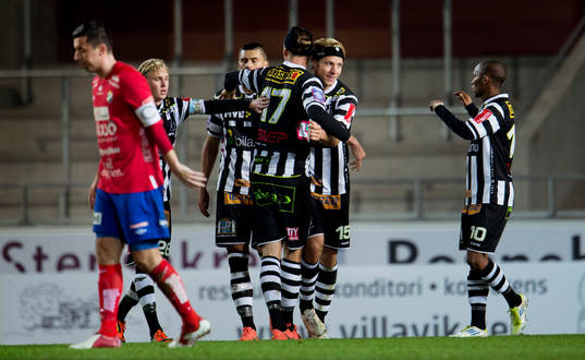 Fredrik Karlsson, Landskrona har gjort 0-1 och kramas om